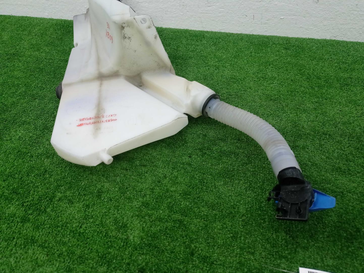 Бачок омывателя лобового стекла