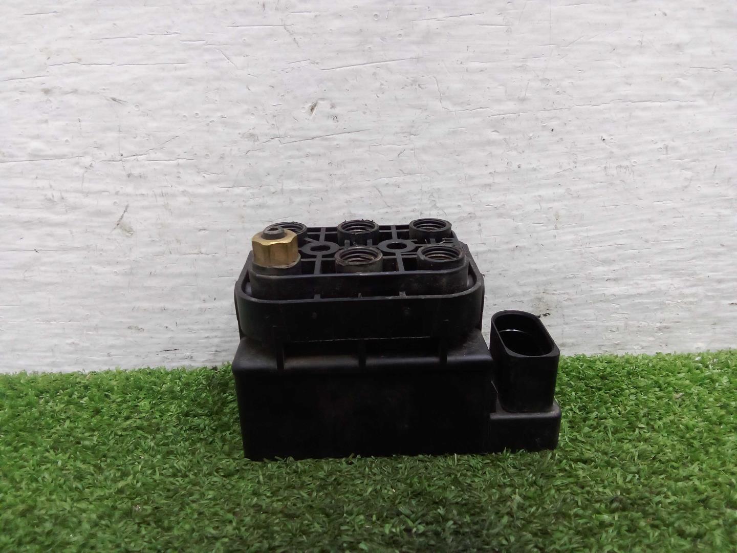 Блок клапанов пневмоподвески