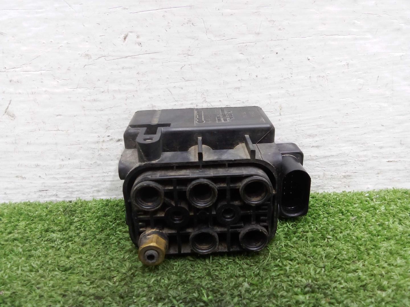 Блок клапанов пневмоподвески