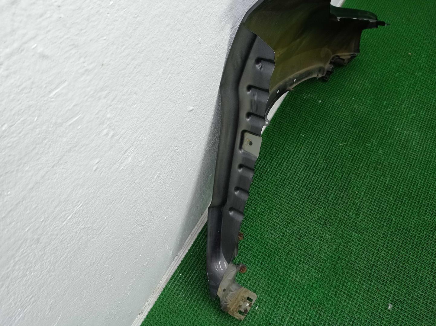 Крыло переднее левое