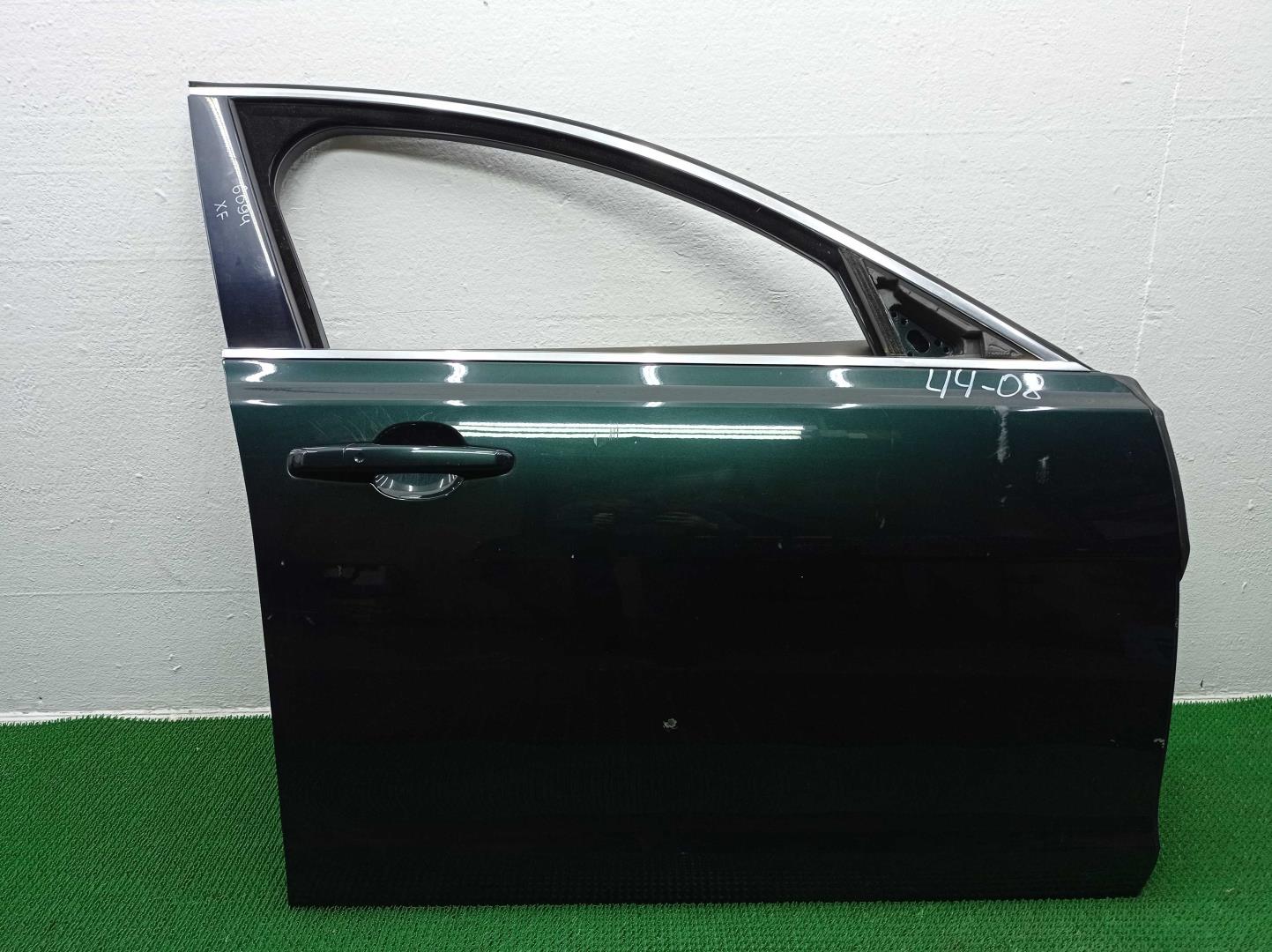 Стекло двери передней правой