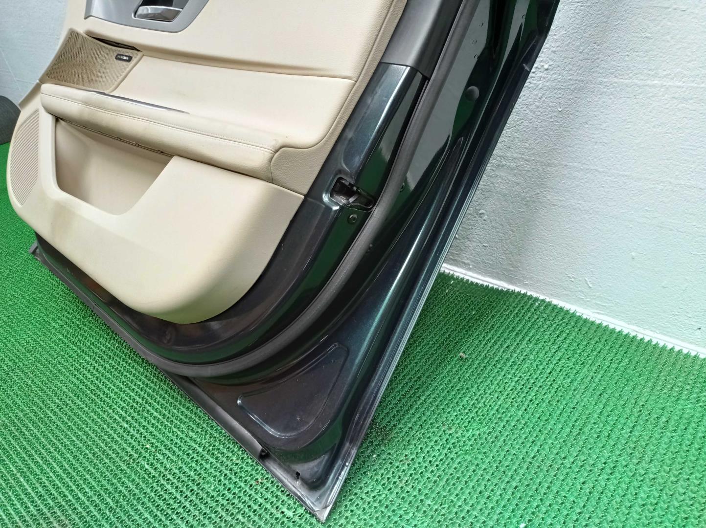 Ручка двери передней наружная правая