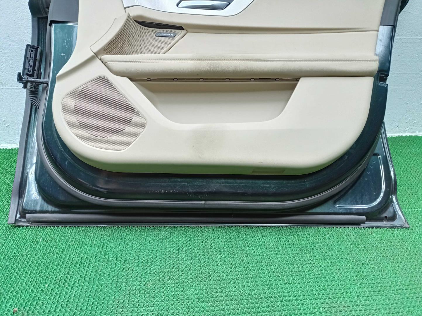 Ручка двери передней наружная правая