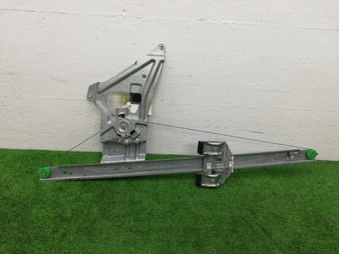 Стеклоподъемник электр. передний правый