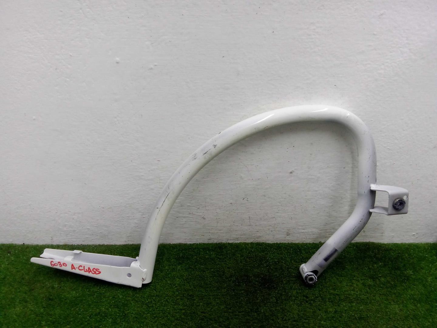 Петля крышки багажника