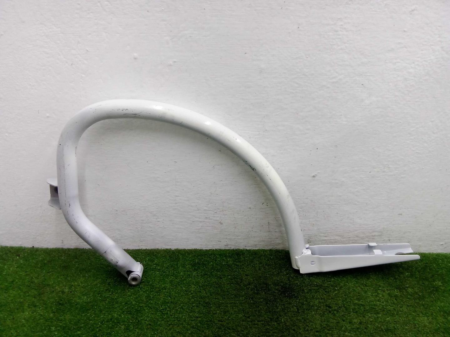 Петля крышки багажника