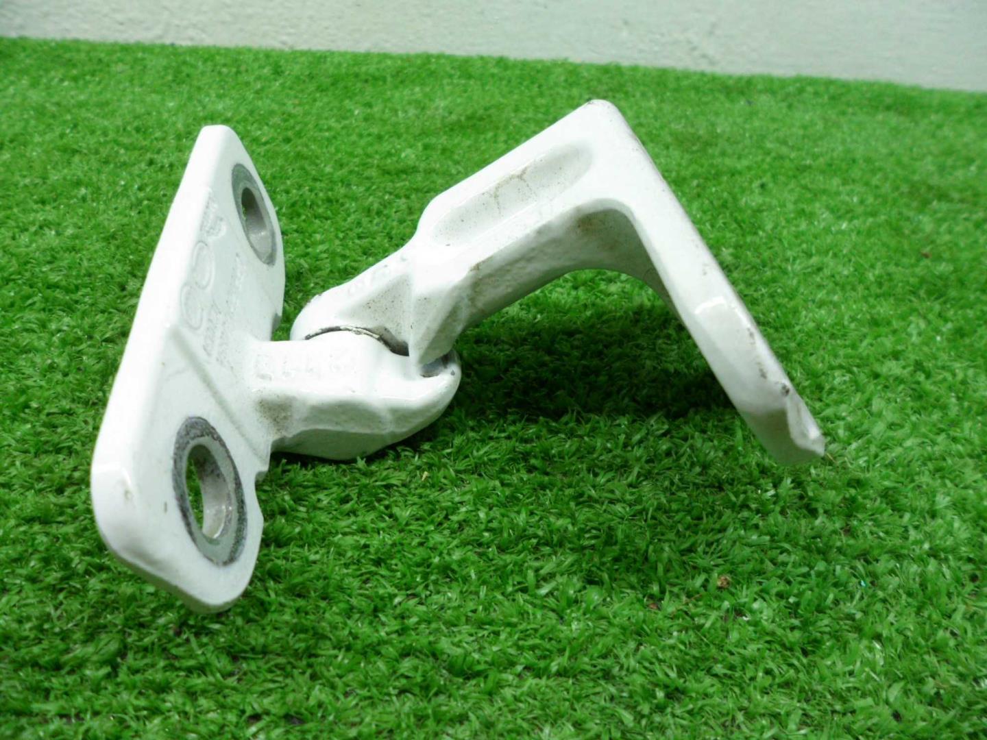 Петля двери