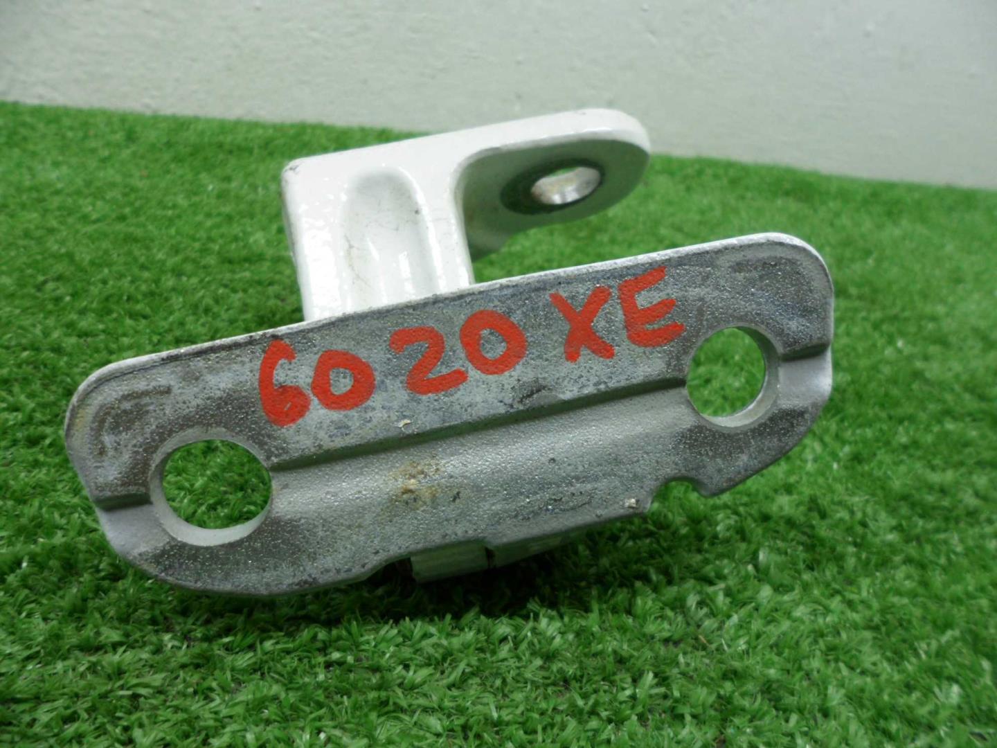 Петля двери