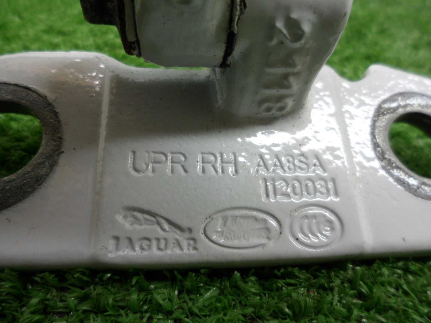 Петля двери