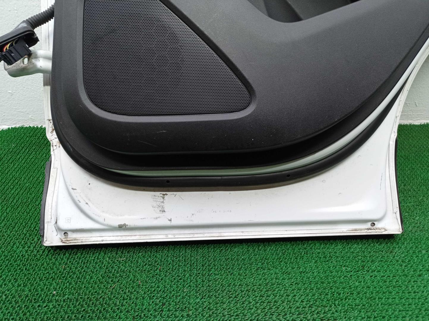 Стеклоподъемник электр. задний правый