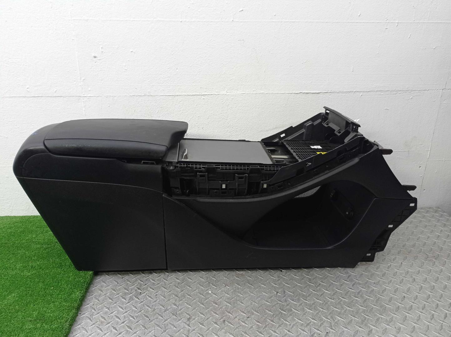 Подлокотник