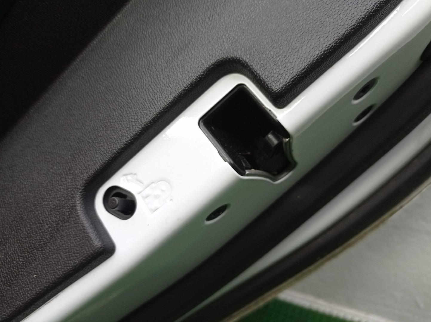 Дверь задняя правая