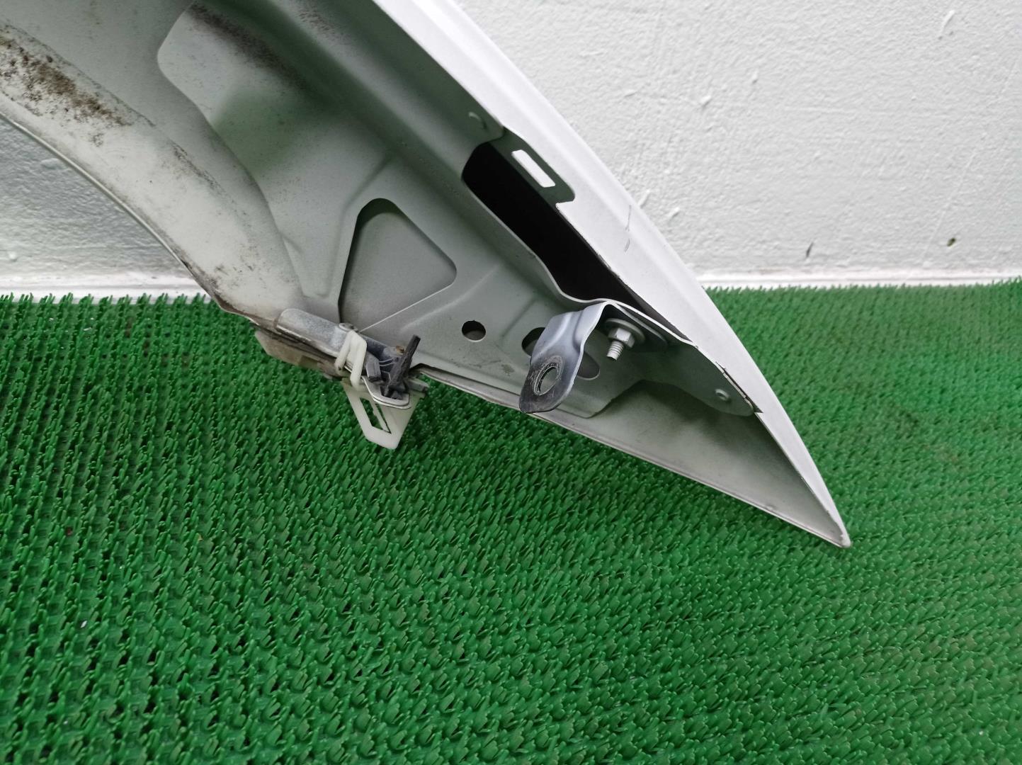 Крыло переднее левое