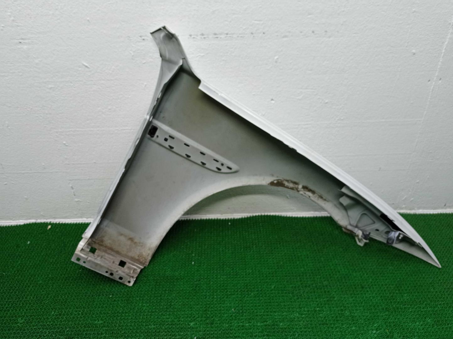 Крыло переднее левое