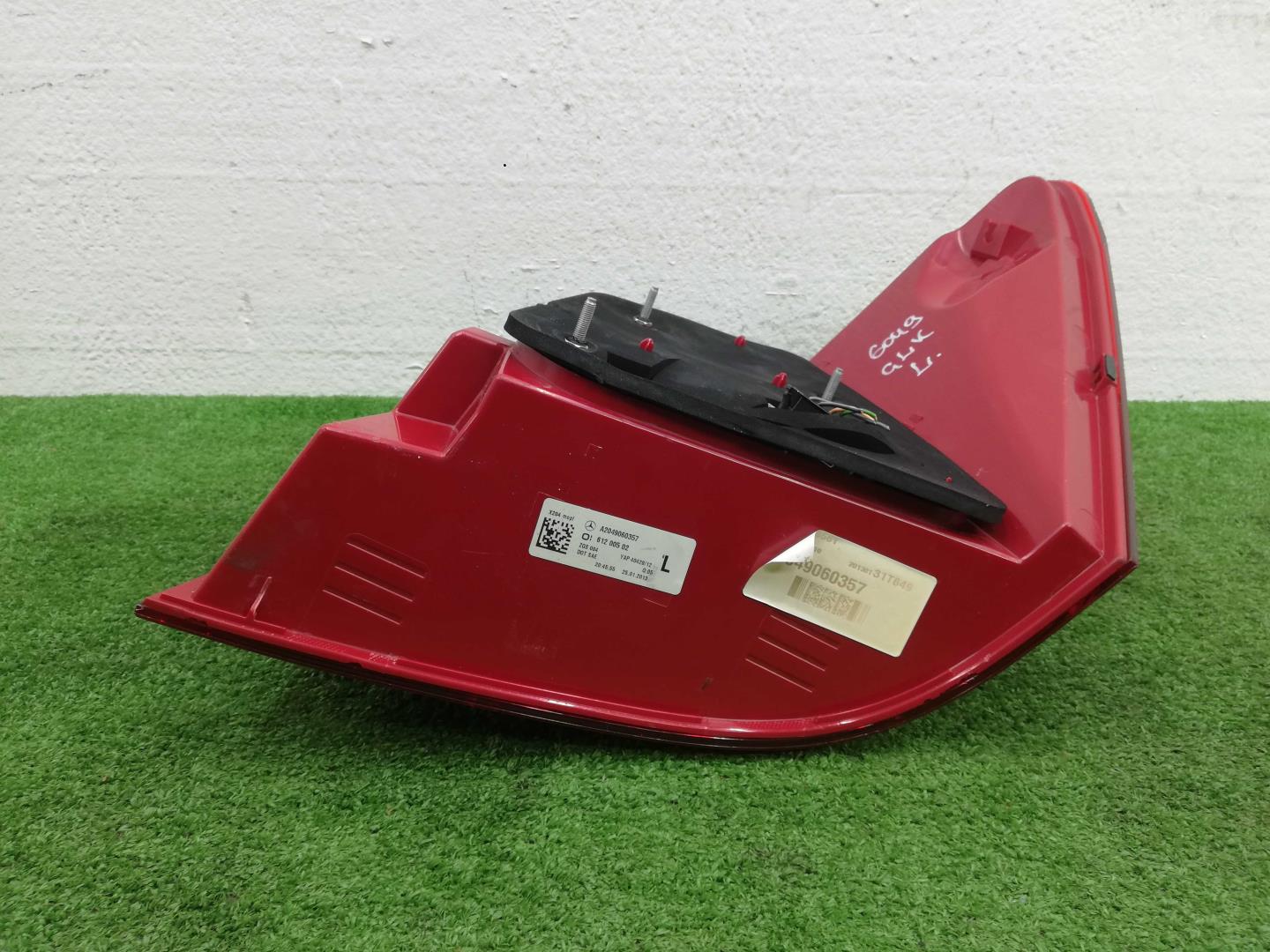 Фонарь задний наружный левый