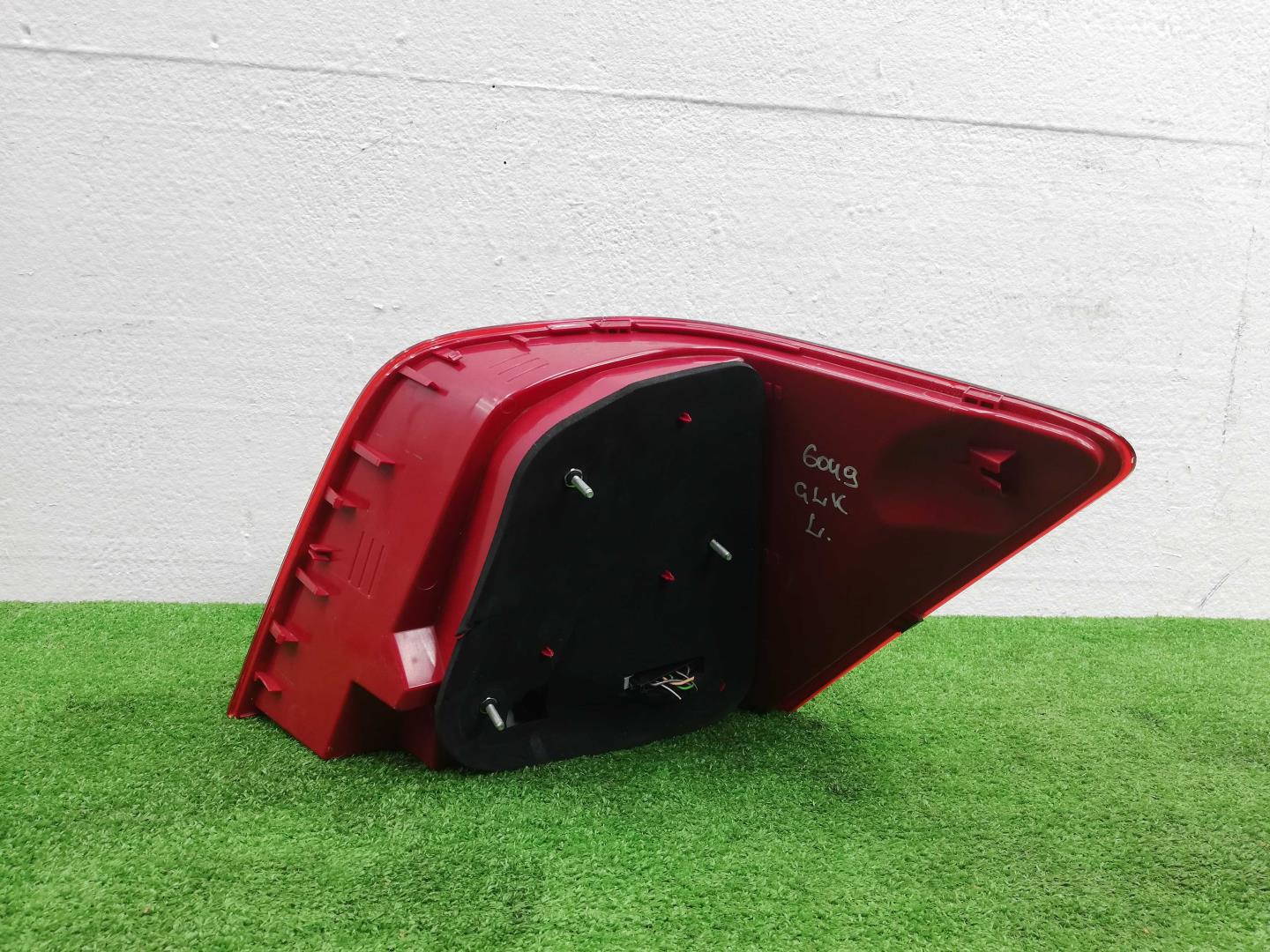 Фонарь задний наружный левый