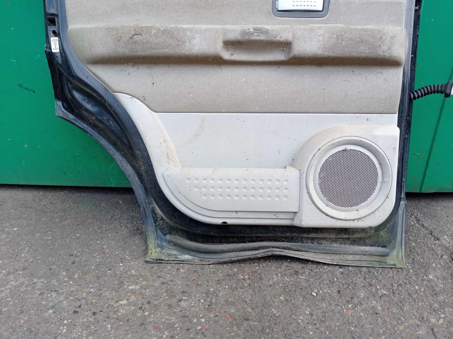 Стекло двери задней левой