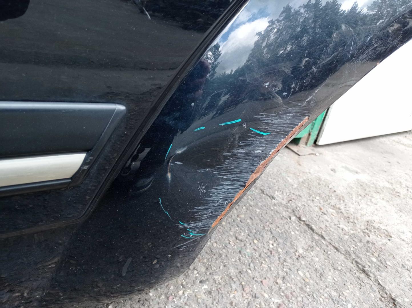 Стекло двери задней левой