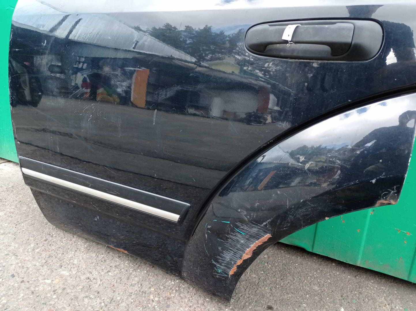 Стекло двери задней левой