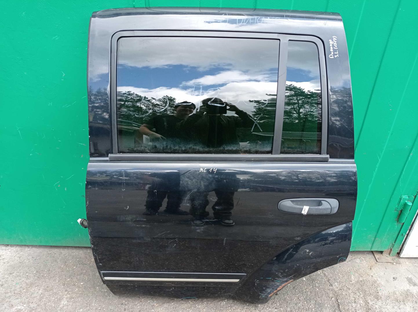 Стекло двери задней левой