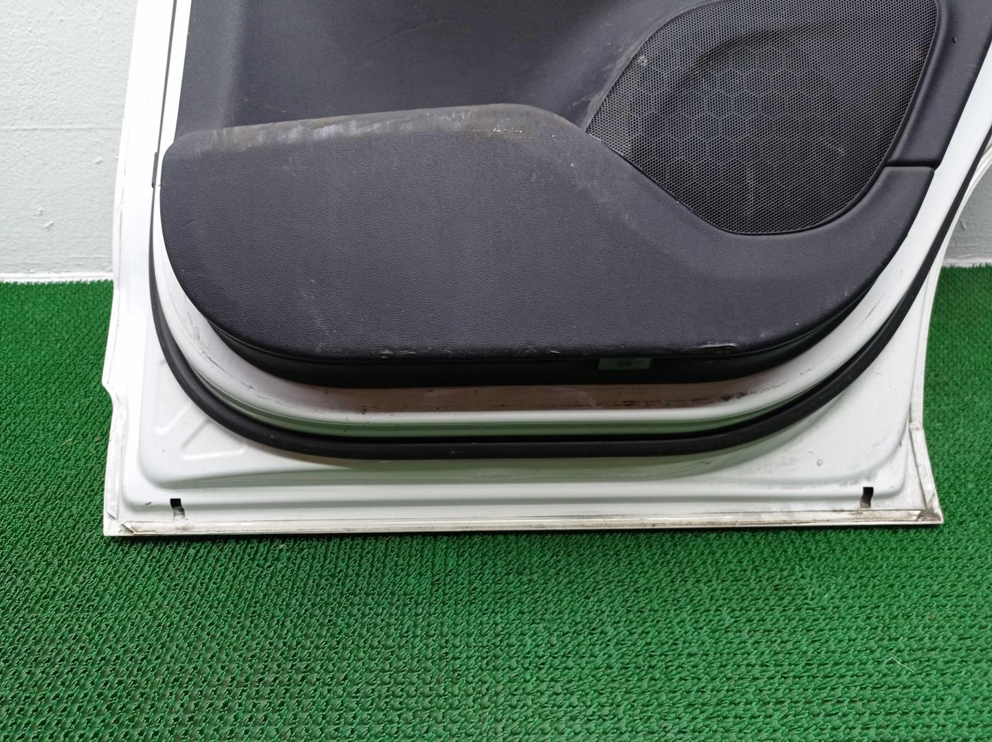 Замок двери задней правой