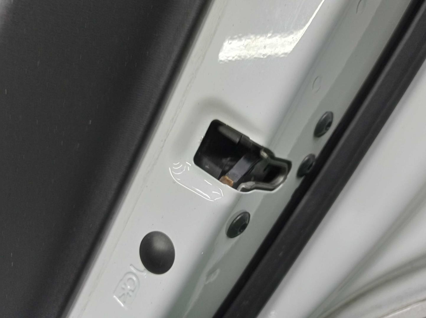 Замок двери задней правой