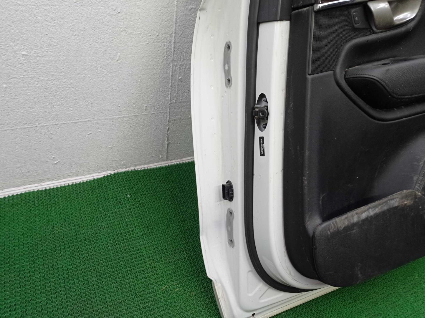 Замок двери задней правой