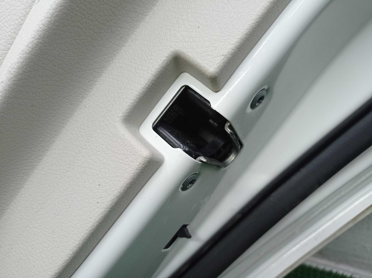 Дверь задняя правая