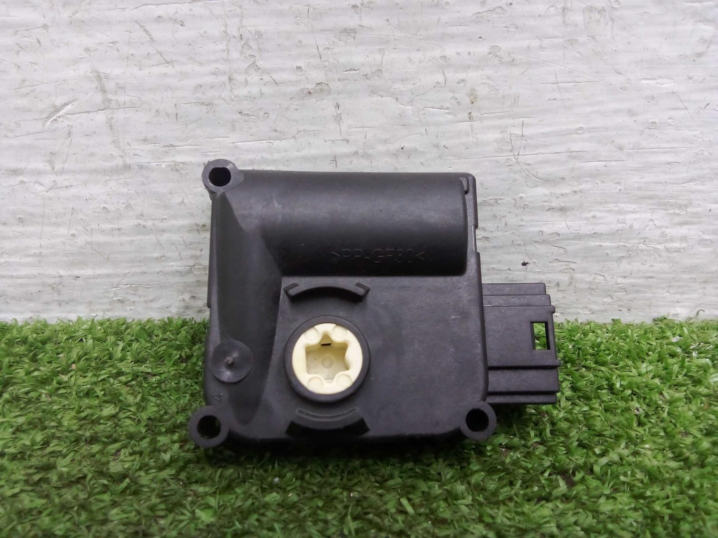 Моторчик заслонки печки