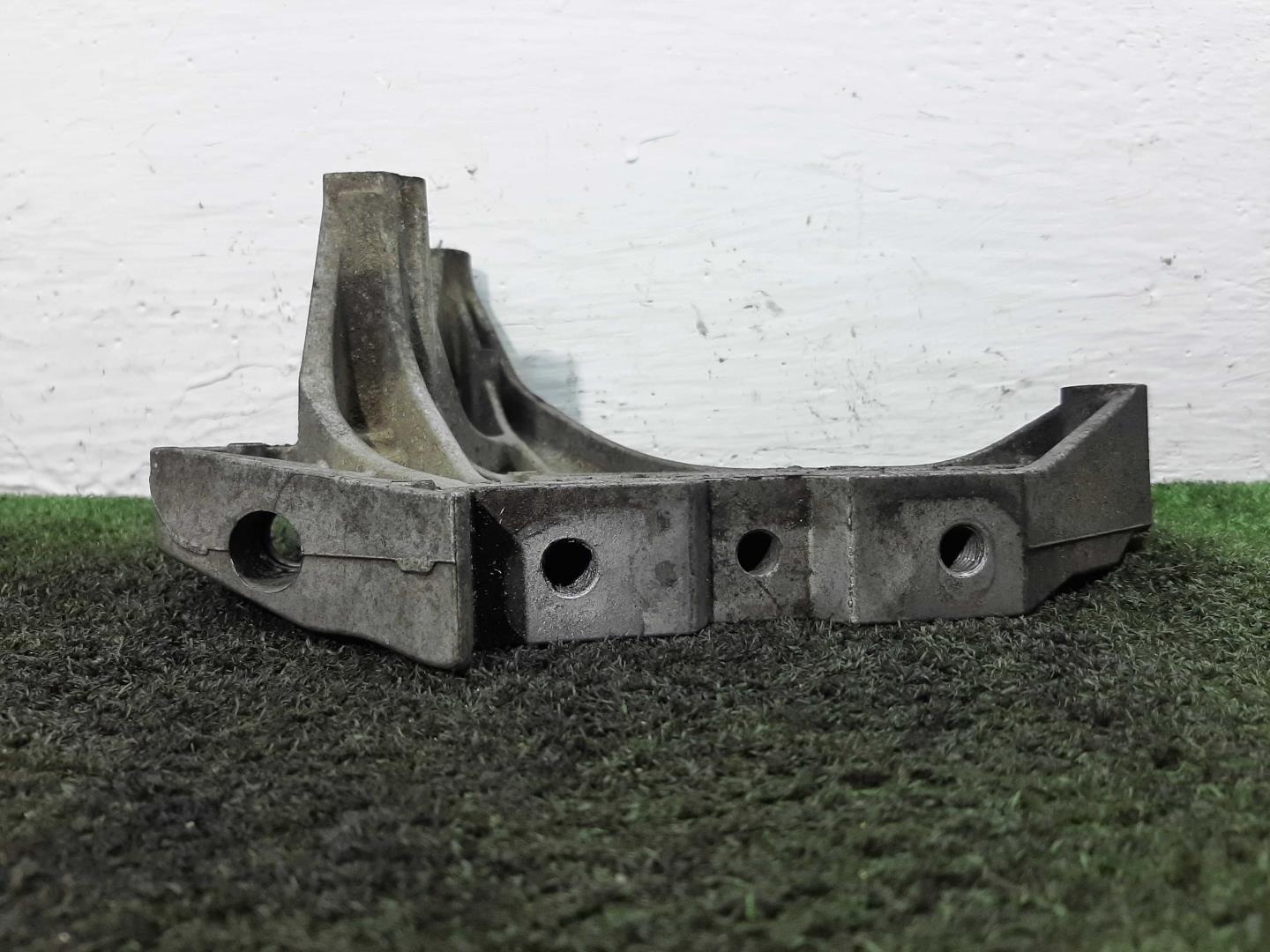 Кронштейн двигателя