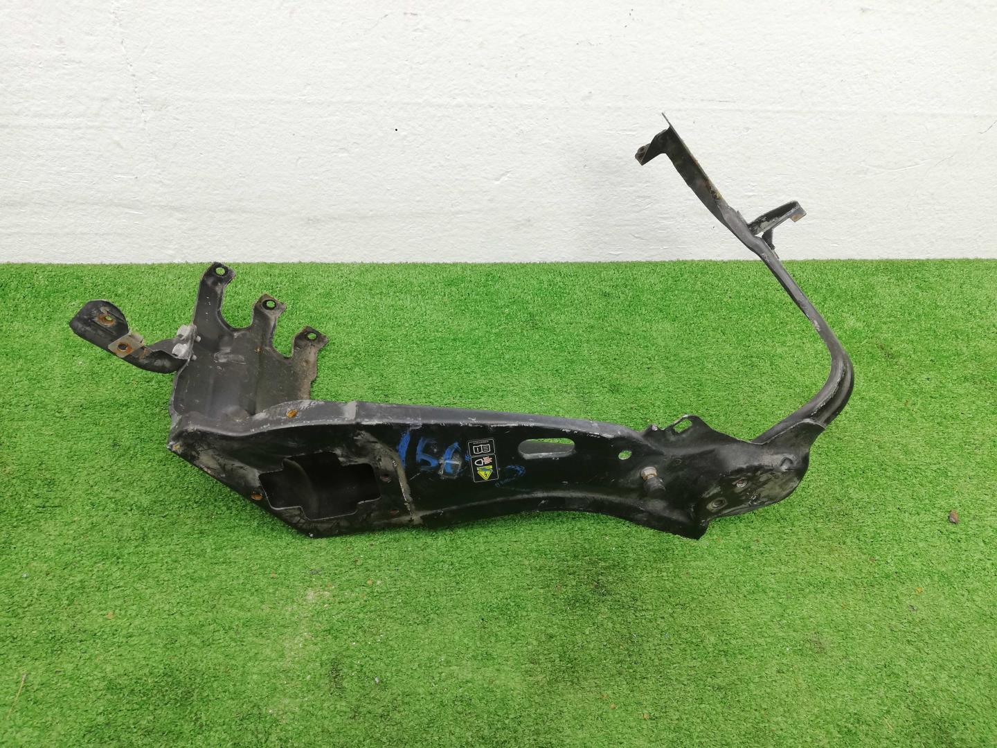 Кронштейн фар правый