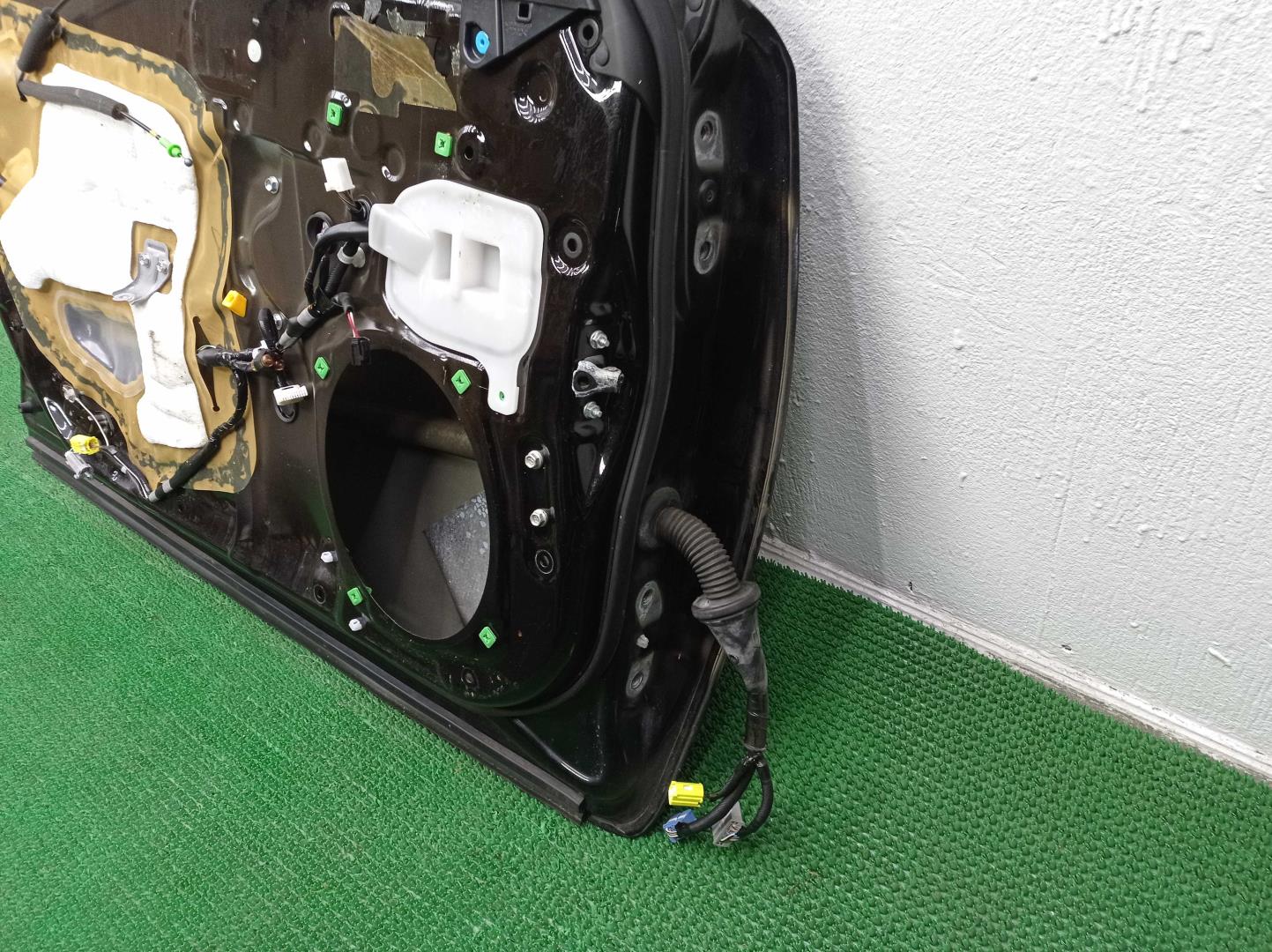 Дверь передняя левая