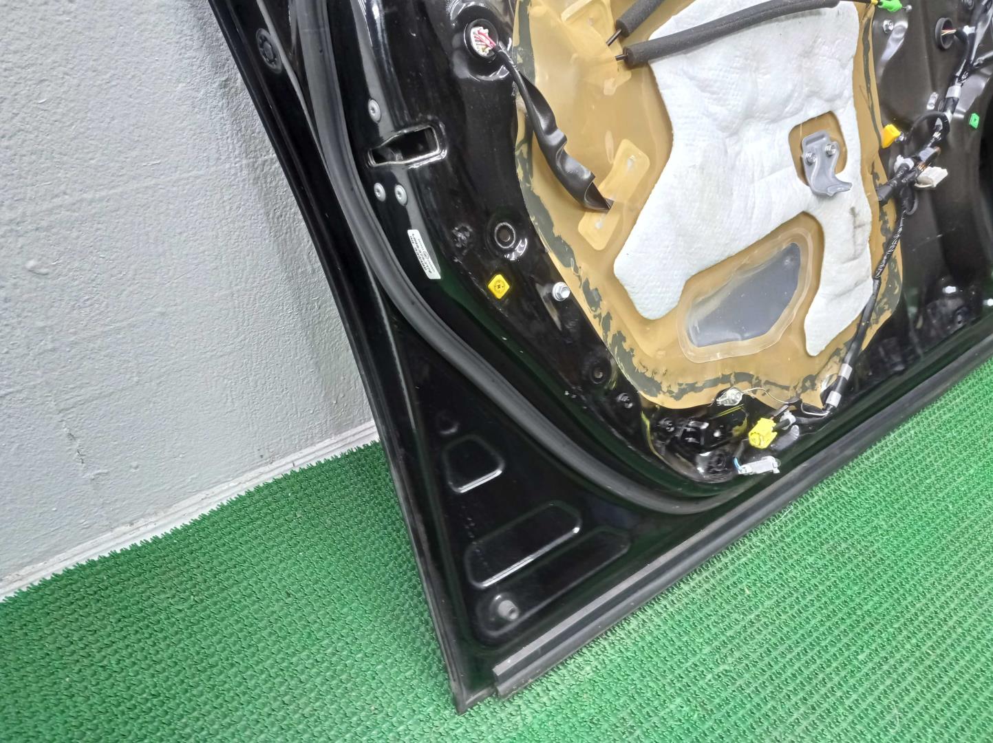 Ручка двери передней наружная левая