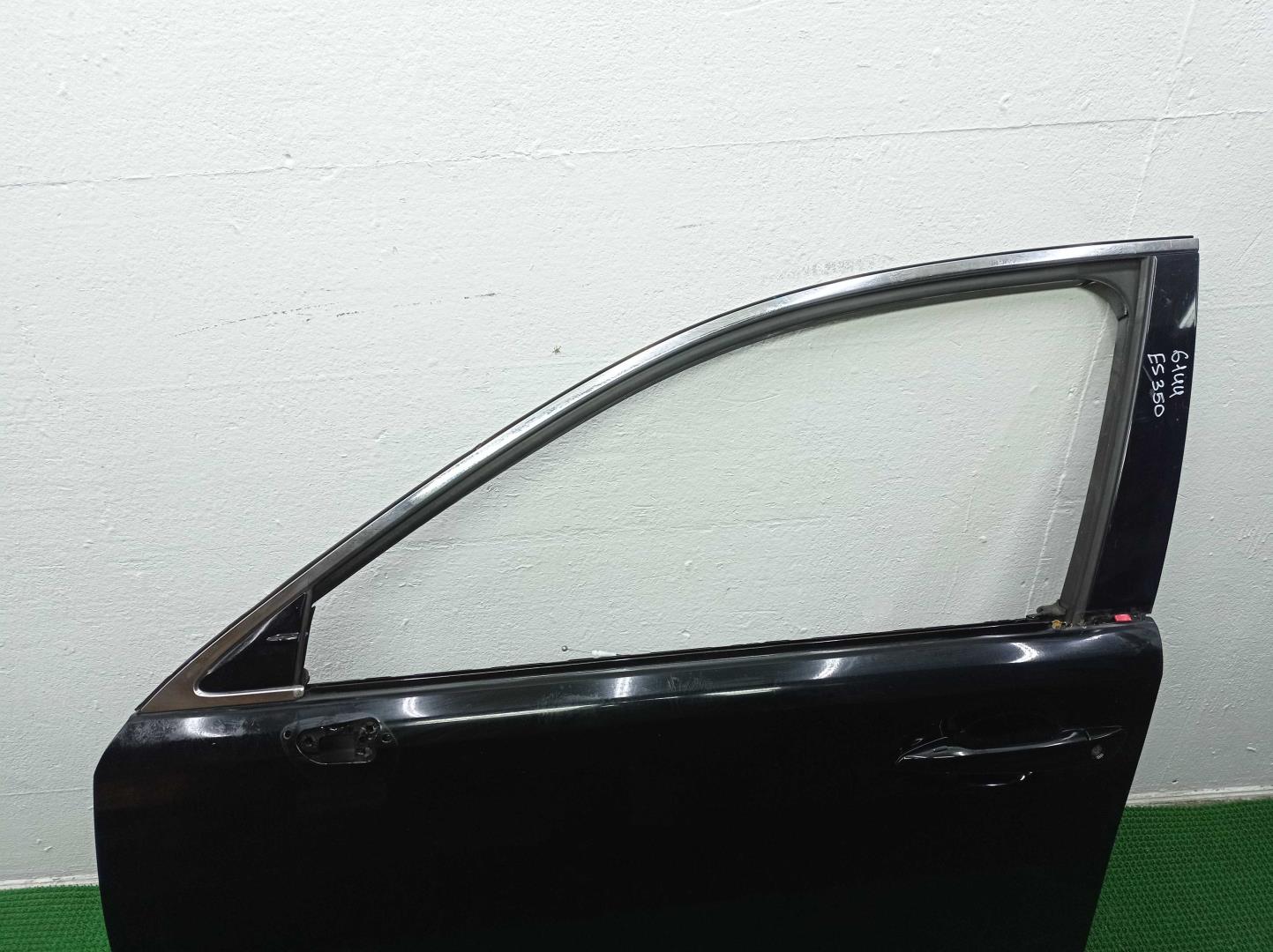 Замок двери передней левой