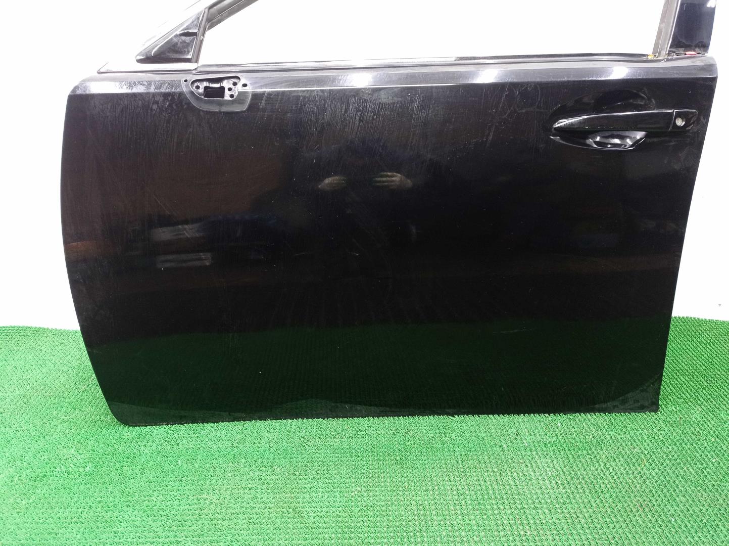 Замок двери передней левой