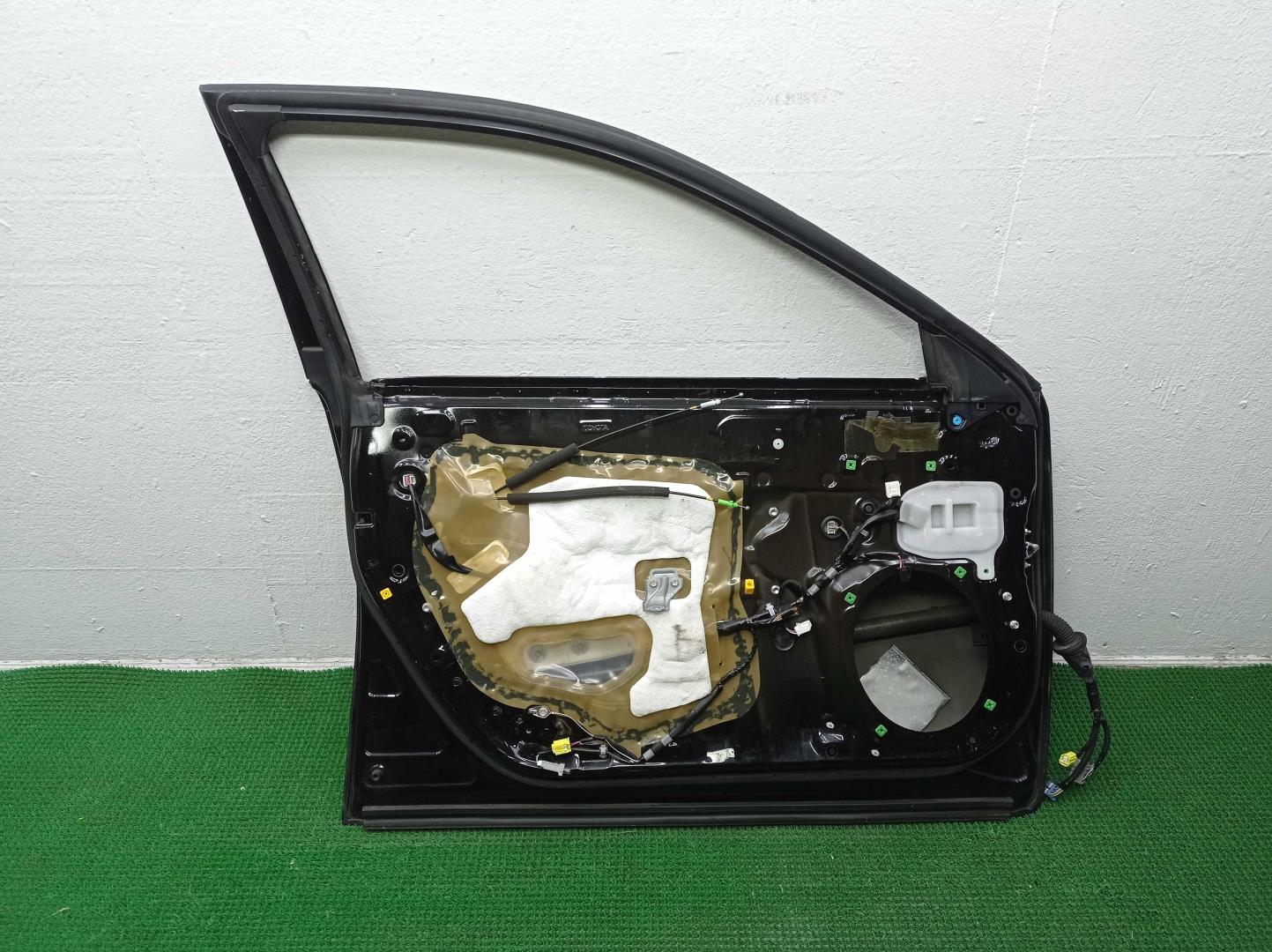 Замок двери передней левой