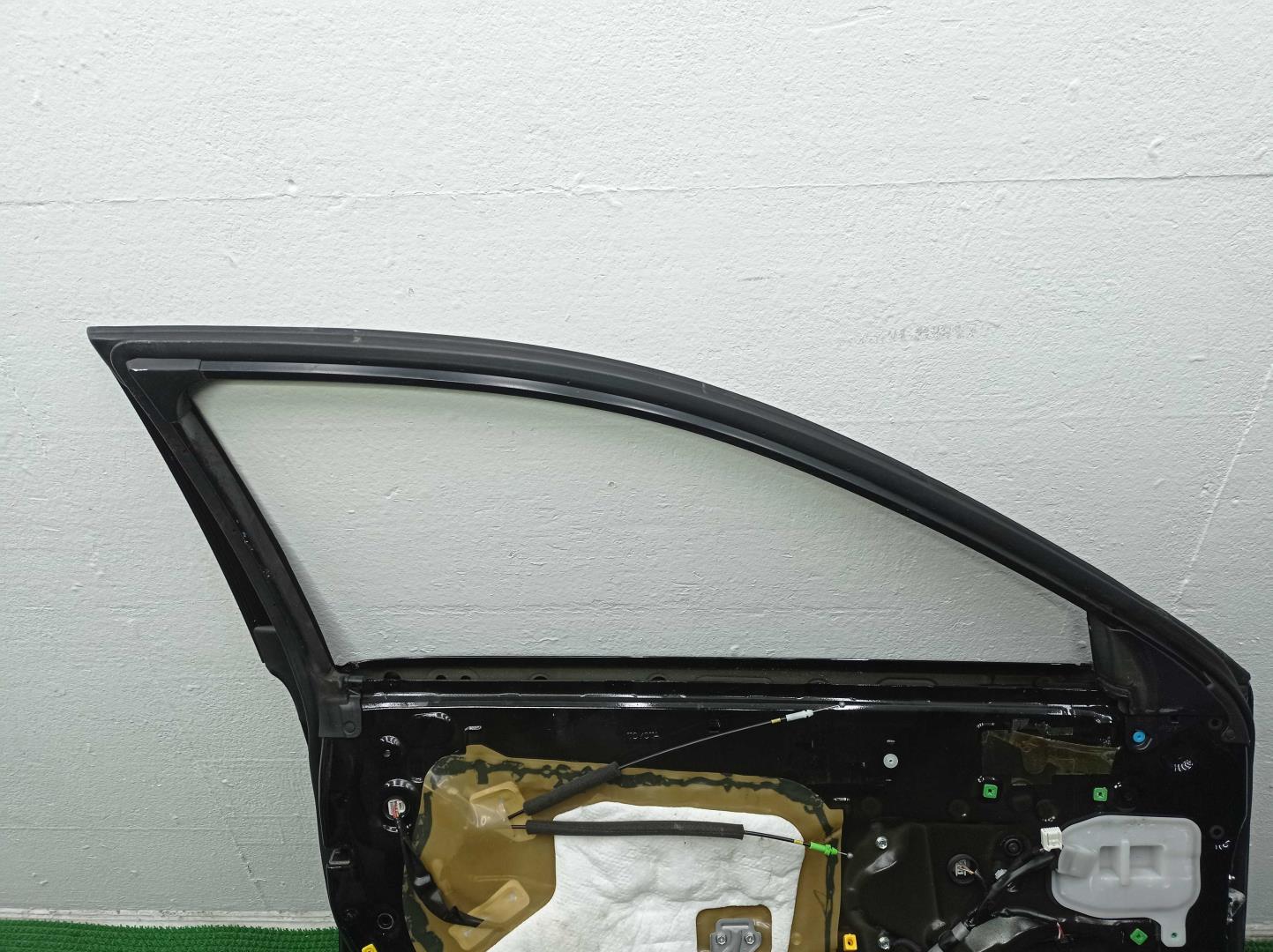 Замок двери передней левой