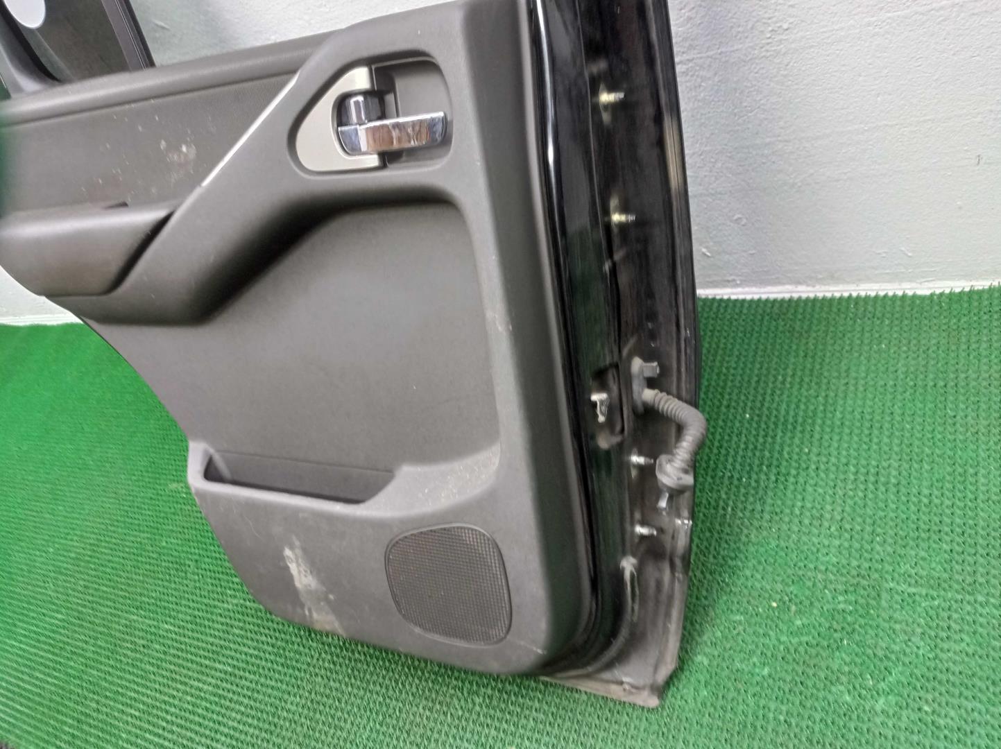 Замок двери задней левой