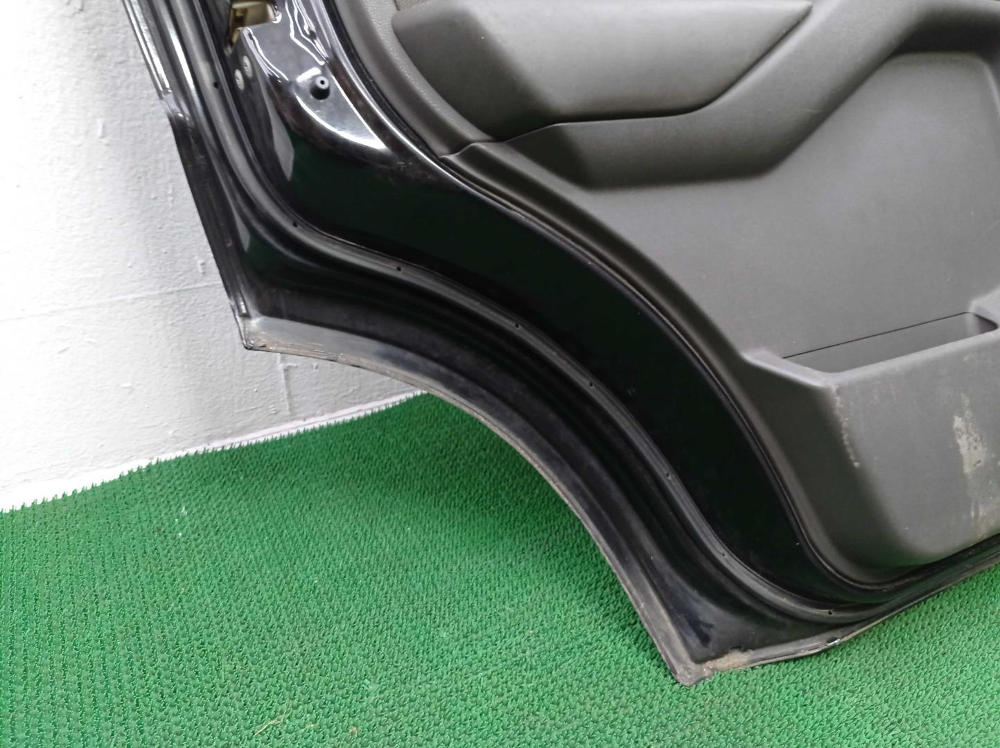 Замок двери задней левой