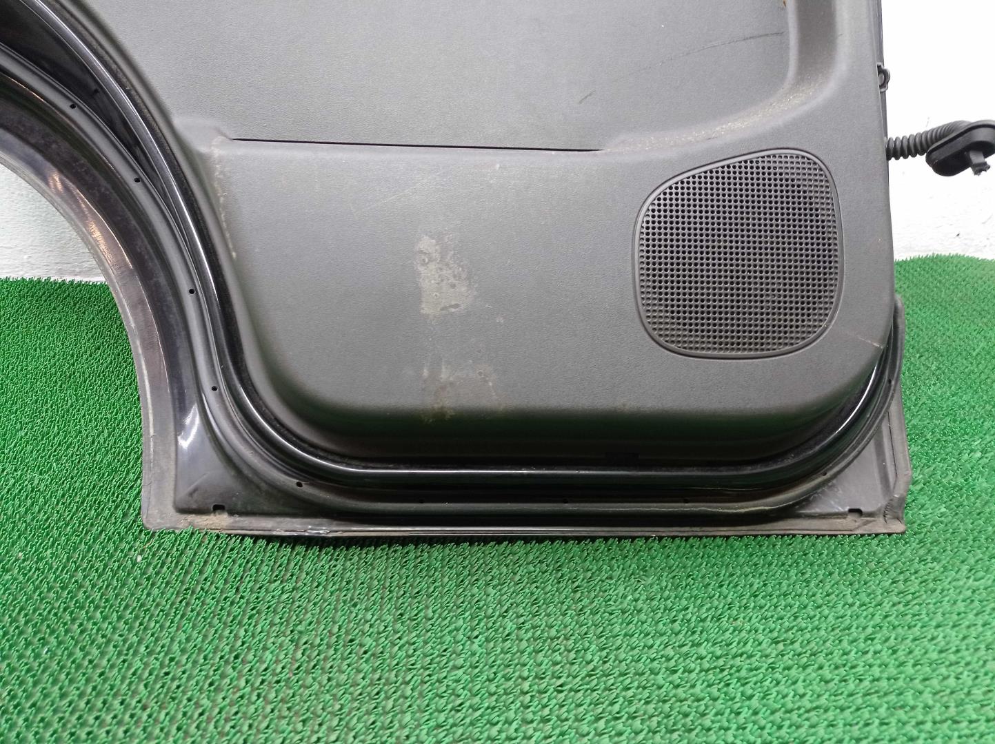 Замок двери задней левой