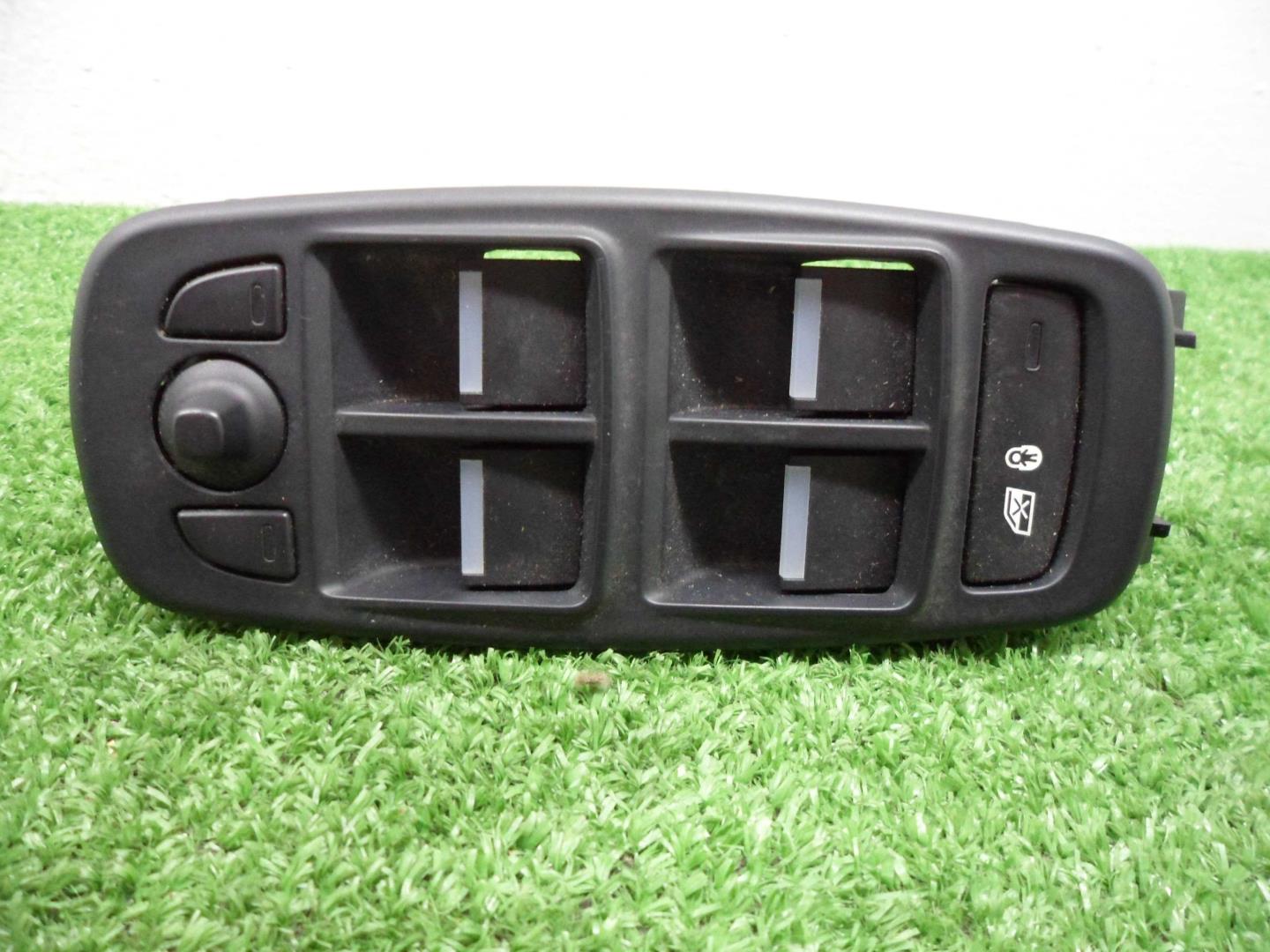 Кнопка стеклоподъемника