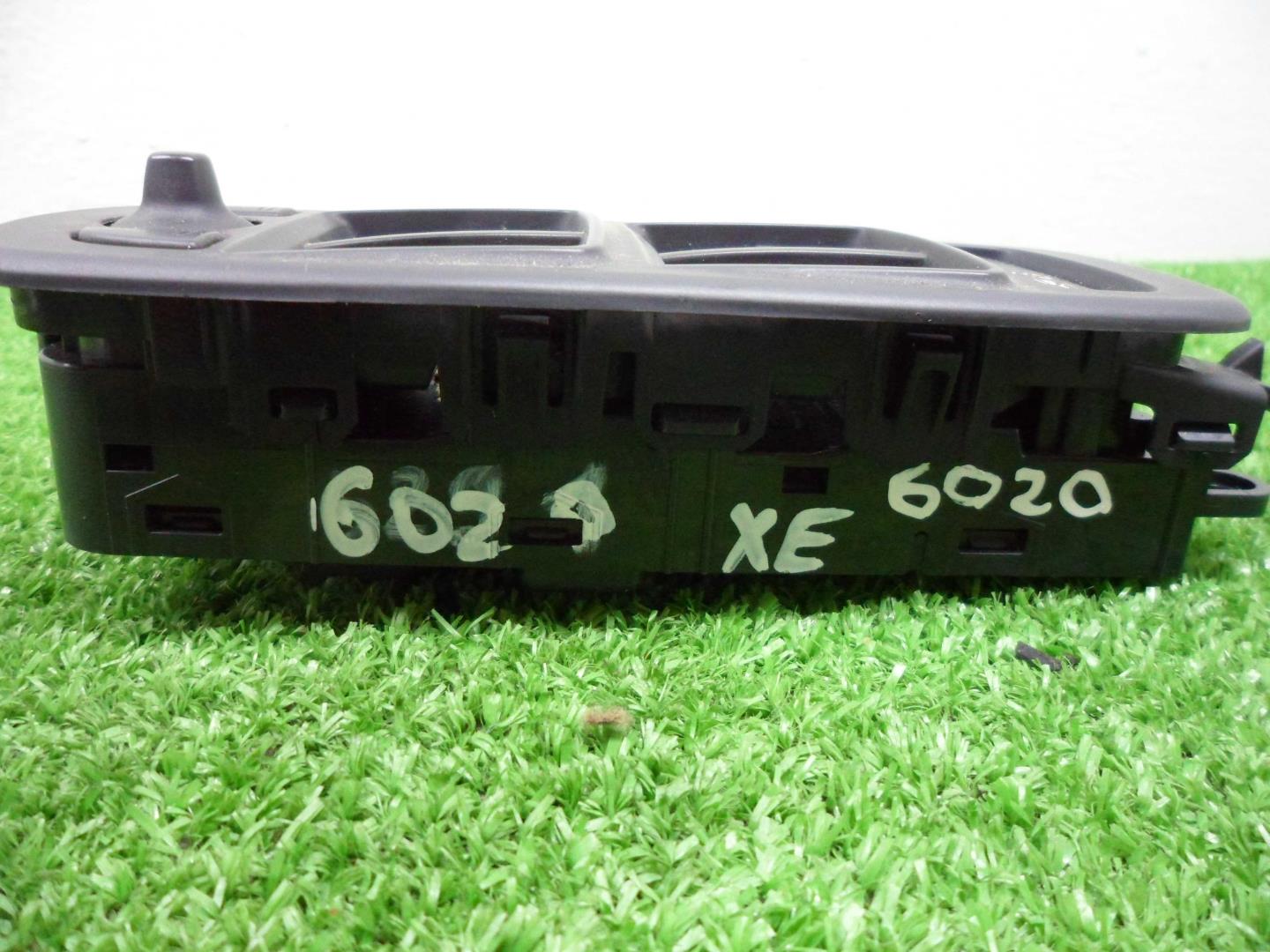 Кнопка стеклоподъемника