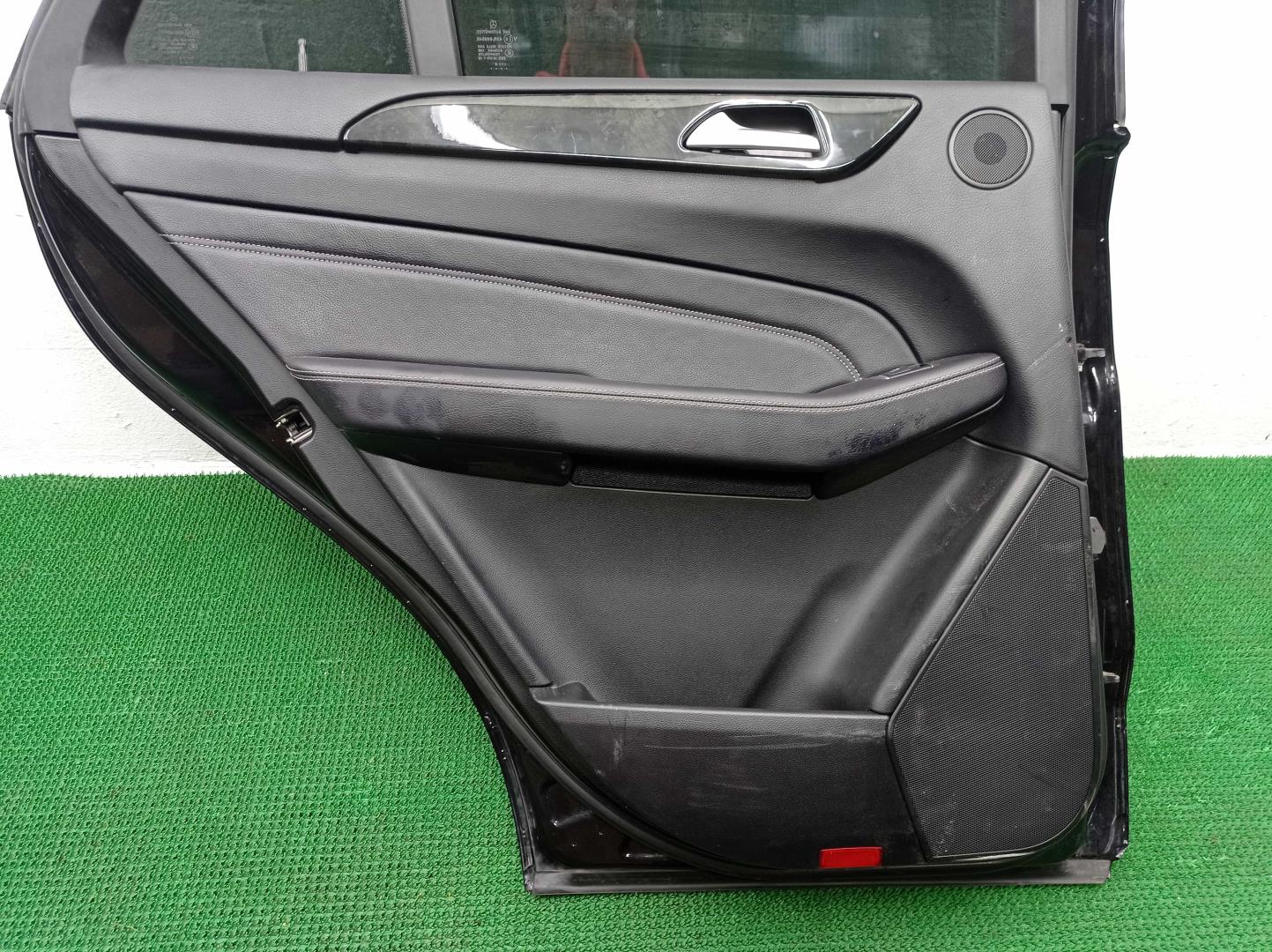 Дверь задняя левая