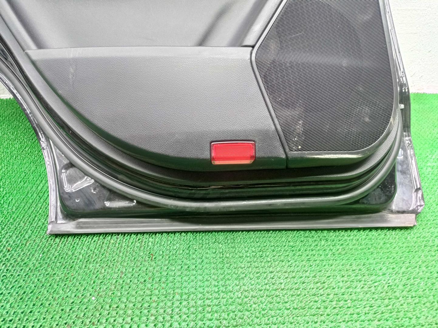 Дверь задняя левая