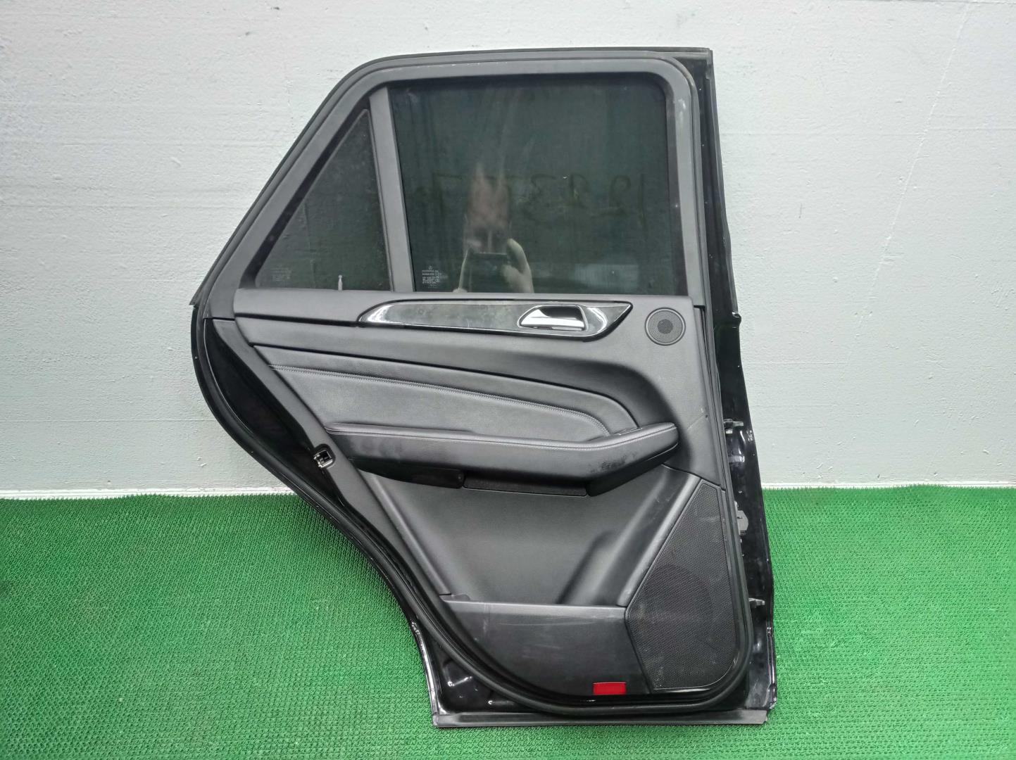 Дверь задняя левая