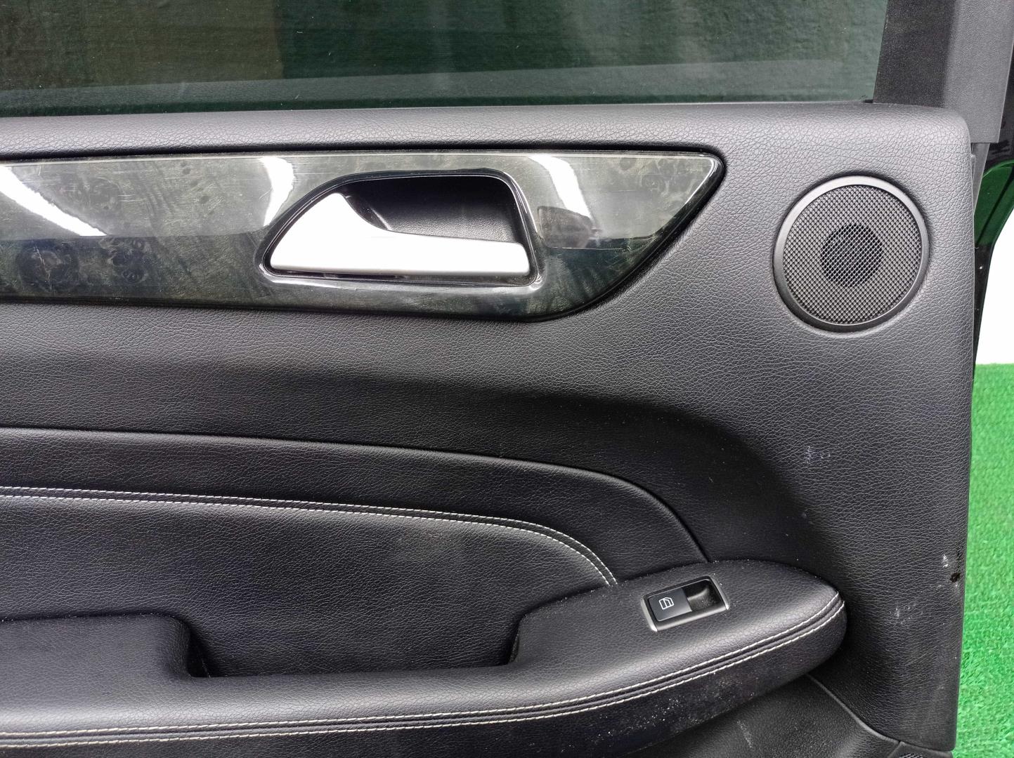 Дверь задняя левая