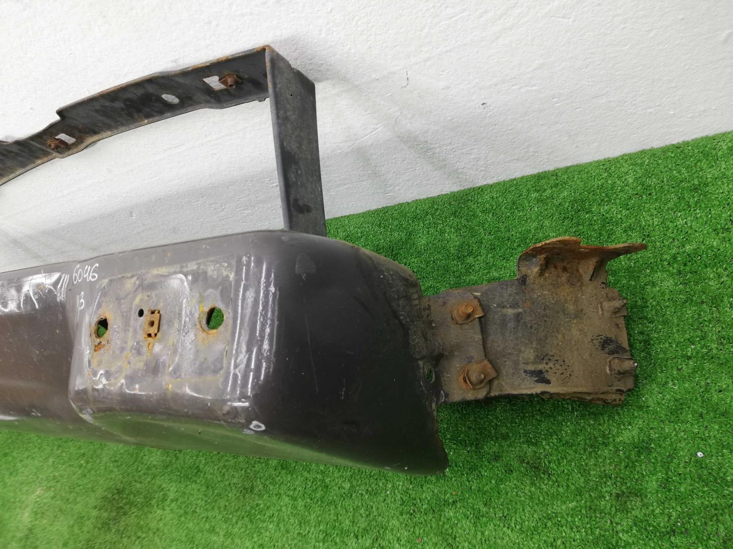 Усилитель переднего бампера