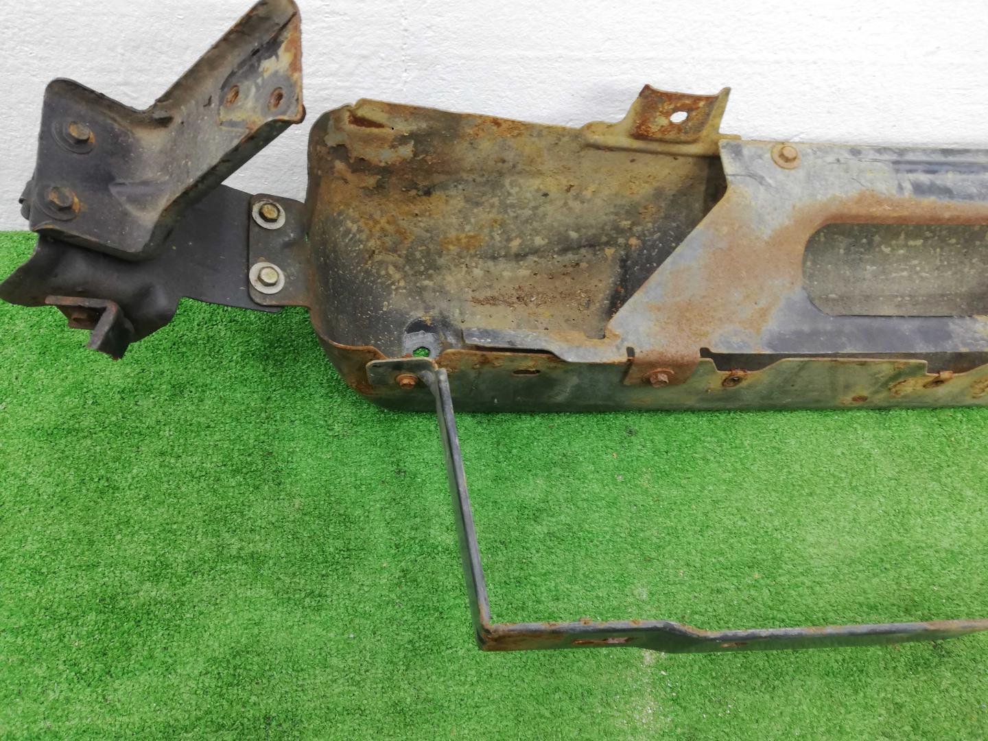 Усилитель переднего бампера