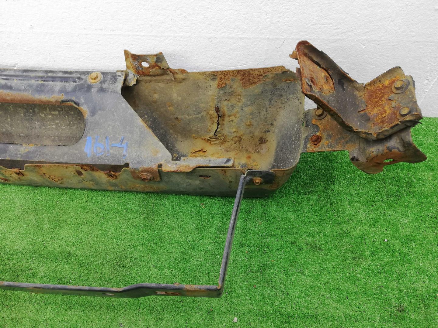 Усилитель переднего бампера