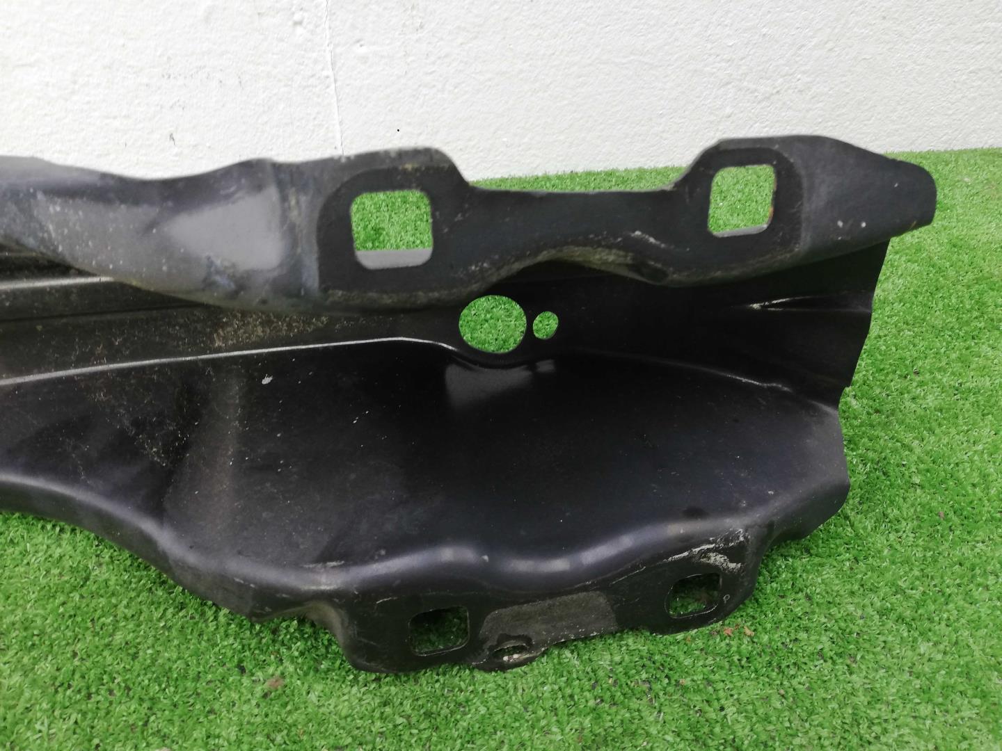 Усилитель заднего бампера